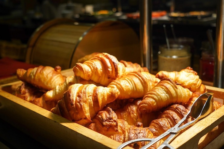 Classic French butter croissants_thumbnail_1