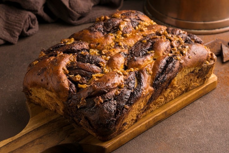 Cinnamon and walnut coffee cake